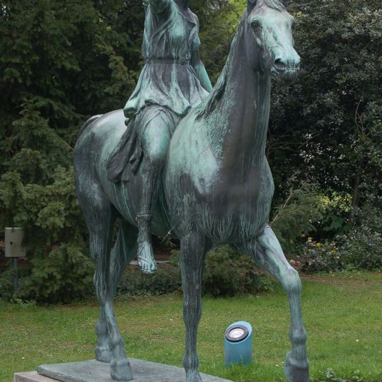Diana zu Pferd by Caspar Zumbusch