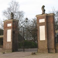 Hoofdinrijhek aan de Drostestraat