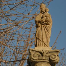 Sloup se sochou Panny Marie v oseckém klášteře