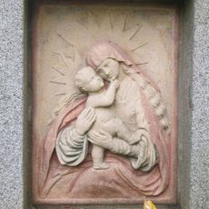 Kaplička u studánky u kostela Navštívení Panny Marie v Křešicích