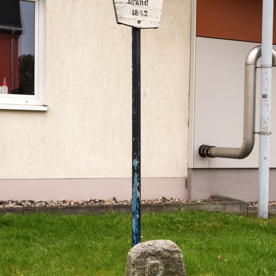 Grenzstein mit der Bezeichnung B Turnerstraße 5