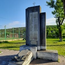 Monument în memoria consătenilor căzuți în 1941-1945