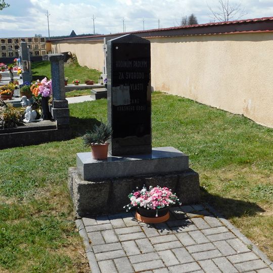 Pomník padlým na hřbitově v Krásném Údolí