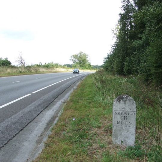 Milestone, London Rd, near Lodge Plantation