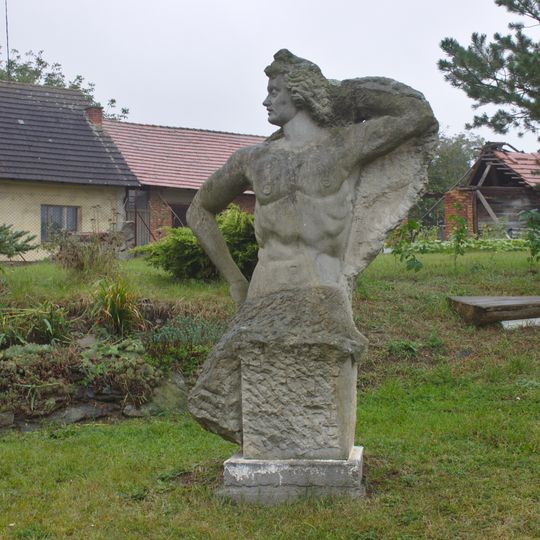 Socha v severovýchodní části Kozojed