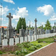 Sainghin-en-Weppes Communal Cemetery, Commonwealth Plot