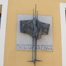 Pamětní deska Otokara Březiny na budově úřadu městyse v Nové Říši