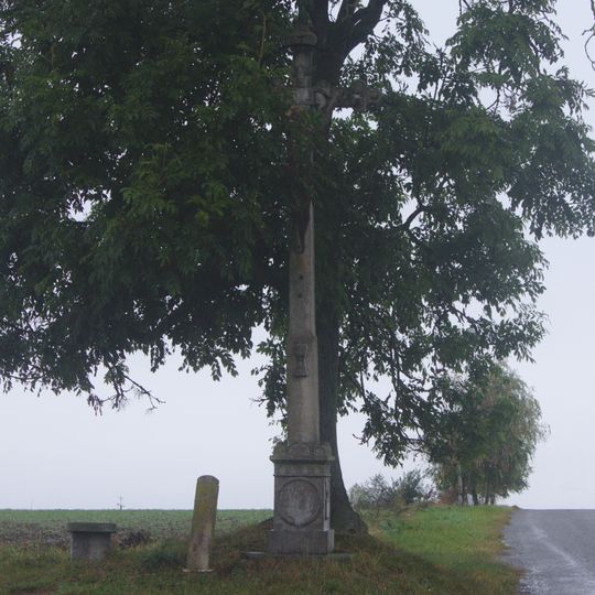 Kříž západně od Svahů