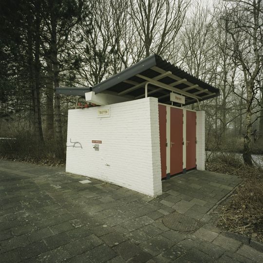Toiletgebouwen van zwembad De Papiermolen