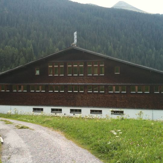 Davos-Frauenkirch, Schulhaus von R. Gabarel