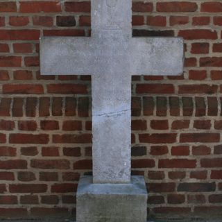 Kruzifix An der Kirche 6
