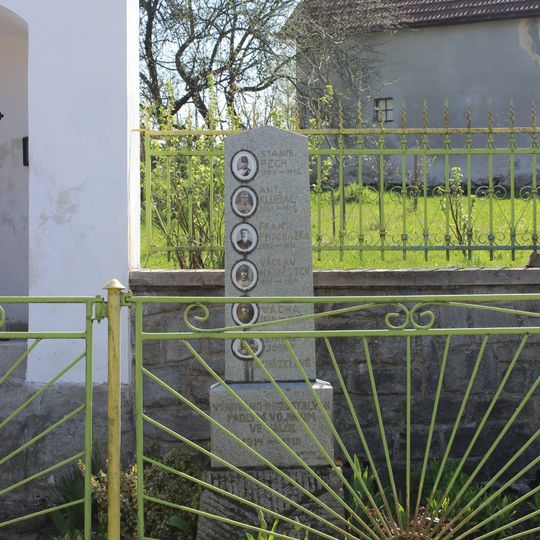 Pomník padlým v Houserovce