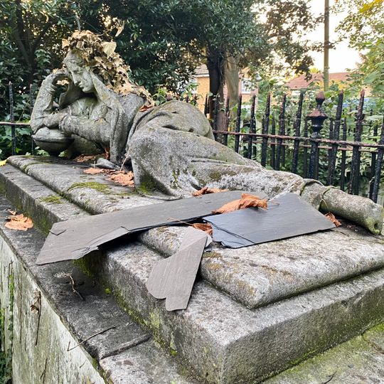 Chest Tomb To Elizabeth Norris In St Mary At Finchley Churchyard