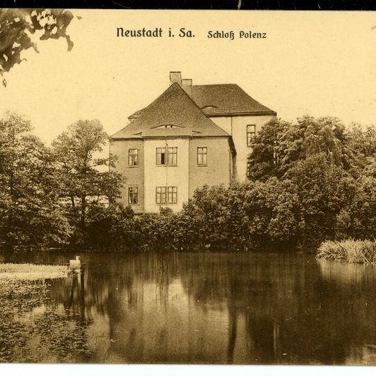 Wohnhaus und Wirtschaftsgebäude eines ehemaligen Rittergutes sowie Gutspark mit Steinbrücke Am Wasserberg 13; 15