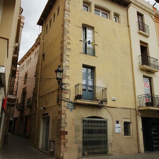 House in plaça Porxada, 11