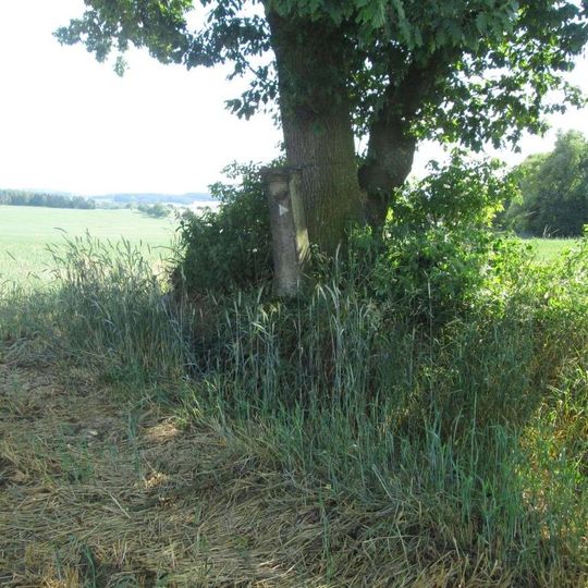 Kříž východně od Roudné v poli