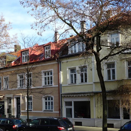 Zweigeschossige Wohnhausgruppe