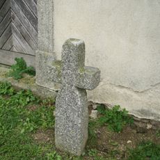 Menší smírčí kříž na hřbitově ve Stříteži