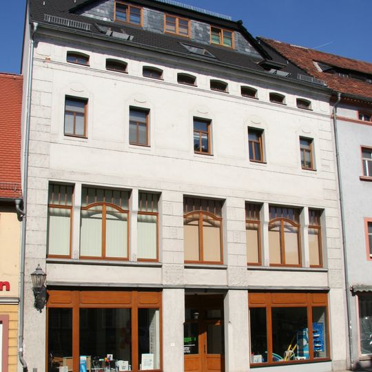 Wohnhaus in geschlossener Bebauung