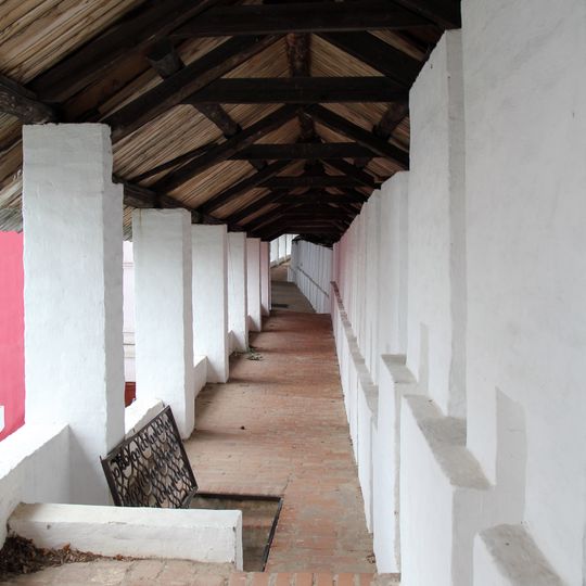 Прясло стены между Сторожевой и Тайницкой башнями )