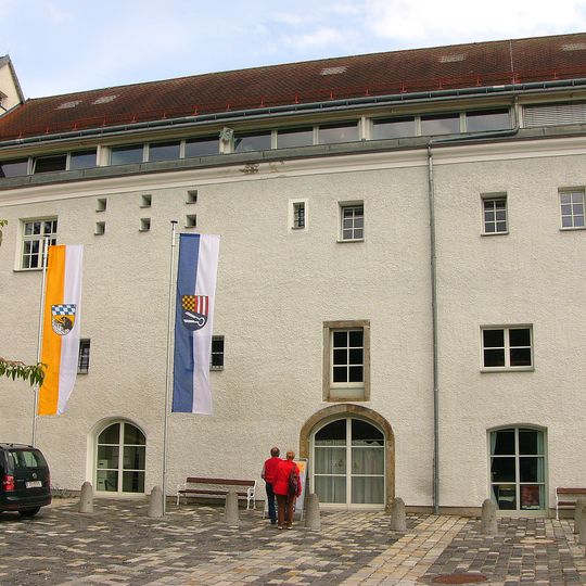 Ehem. Schlossbauten und Befestigungsanlage, heute Schule
