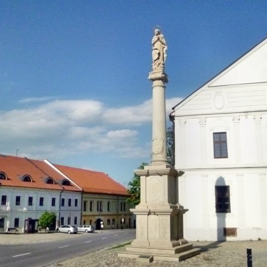 Mariánsky stĺp, stĺp s podstavcom-kópia