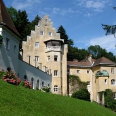 Villa Lasne, Hohenstaffing