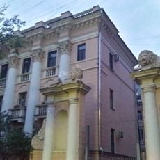 Yermolayevsky Lane, 9 - House with Lions