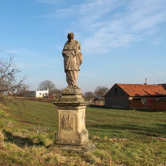Socha svatého Jana Nepomuckého ve Střížově na hlavní křižovatce