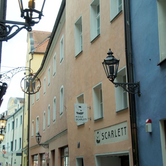 Wohn- und Geschäftshaus