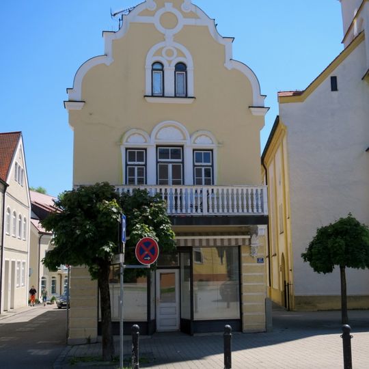 Wohn- und Geschäftshaus