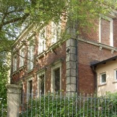 Villa in Hang- und Ecklage