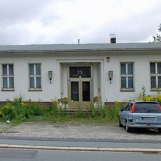 Ehemalige Handwerkskammer der Stadt Chemnitz, als Verwaltungs-Behelfsbau errichtet, mit Ausstattung (siehe Text) Aue 13