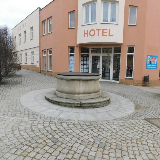 Kašna v ulici Na baště v Telči