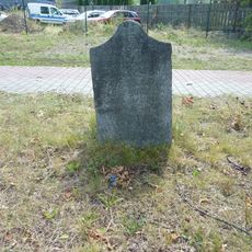 Zwei Wegesteine Dresdener Straße 14 (vor)