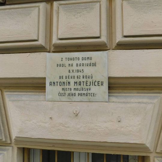 Pamětní deska Antonínu Matějíčkovi v Mánesově ulici v Praze