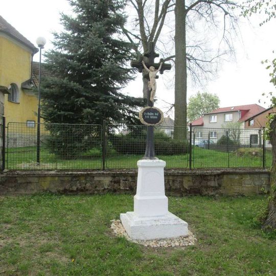 Kříž v Libkově Vodě u kostela