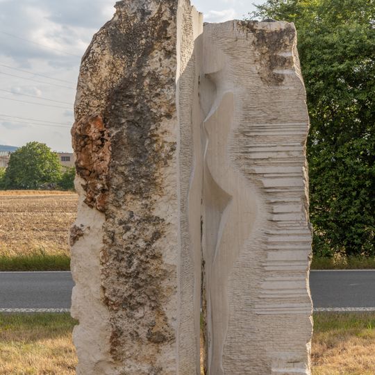Plastika Teta a Kazi na Cestě mramoru v Dobřichovicích