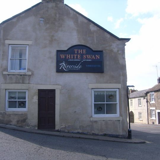 The White Swan Public House And Swan Cottage