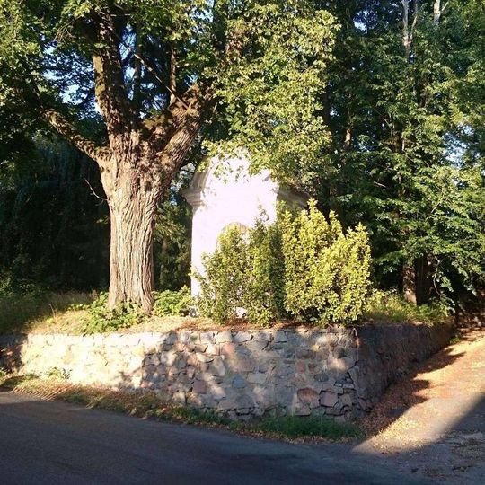 Kaplička u zámku v Líšnu