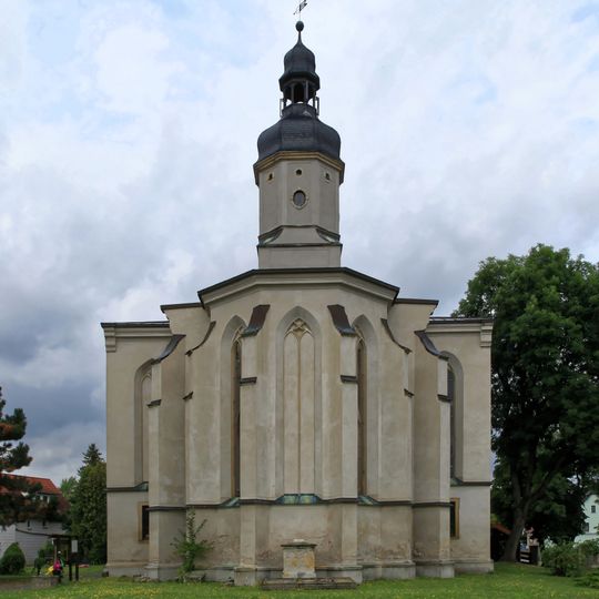Kirchenruine, Kirchhof mit umliegenden Spolien und Einfriedung Kirchplatz 6