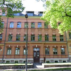 Mietshaus in geschlossener Bebauung, mit Vorgarten Ebersdorfer Straße 33