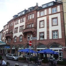 Wohn- und Geschäftshaus