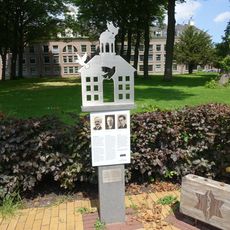 Monument bij het voormalig Provinciaal Ziekenhuis