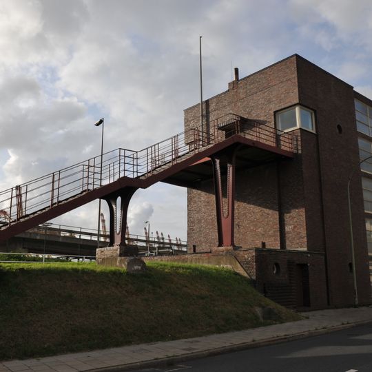 Nordschleuse, Maschinenhaus am Außenhaupt