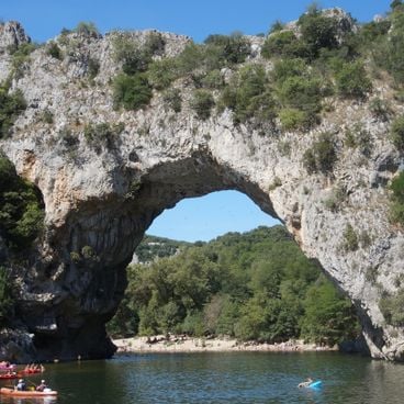 Ardèche sauvage : entre nature, vieilles pierres et patrimoine