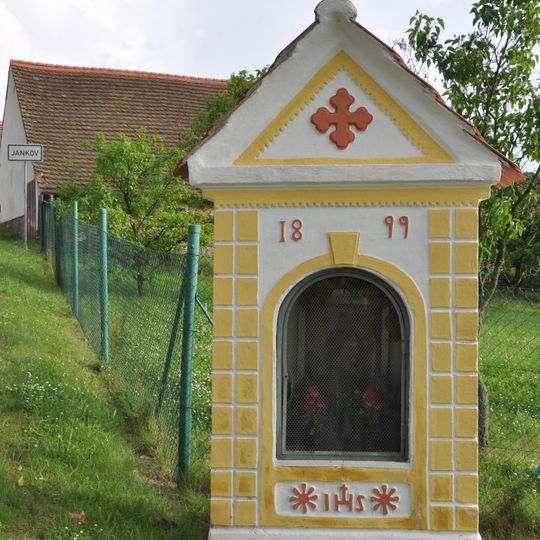 Kaplička na severním okraji vsi