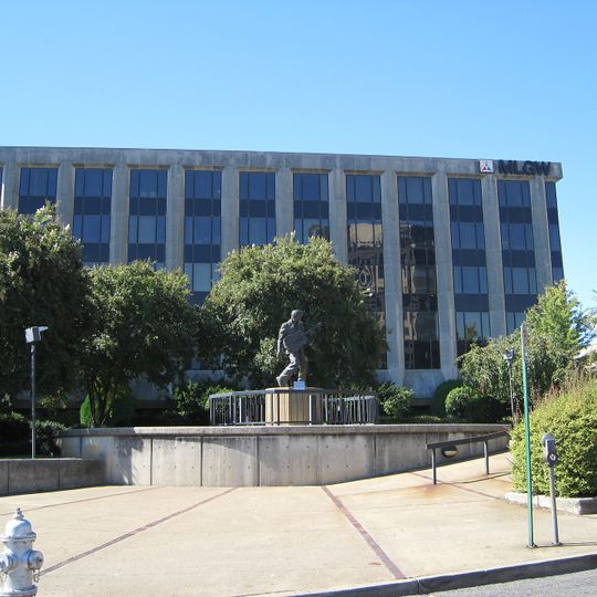 Elvis-Presley-Statue