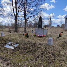 Братские могилы советских воинов и подпольщиков, где похоронен Герой Советского Союза Ракус Д.И. (Колатсельга)