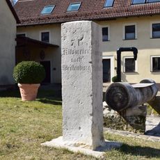 Kilometerstein, Im Tal